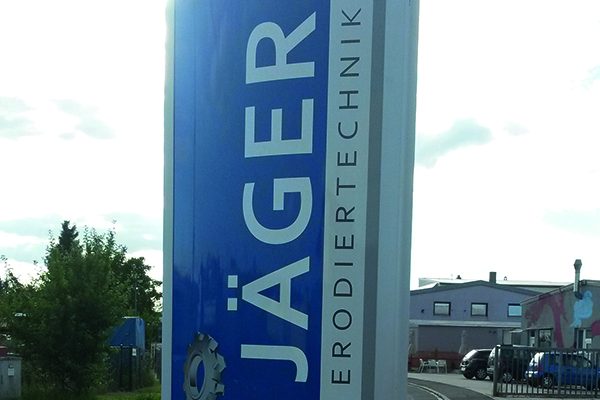 Neue Werbetafel am Standort Roßtal